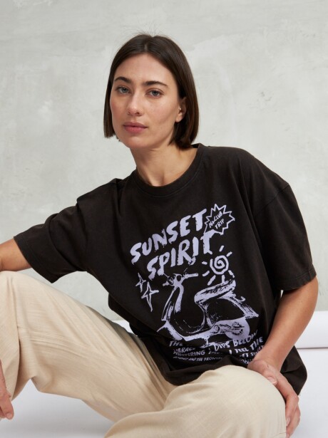 REMERA ENEBRO NEGRO