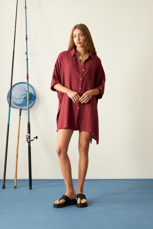 Camisas con botones de carey bordo