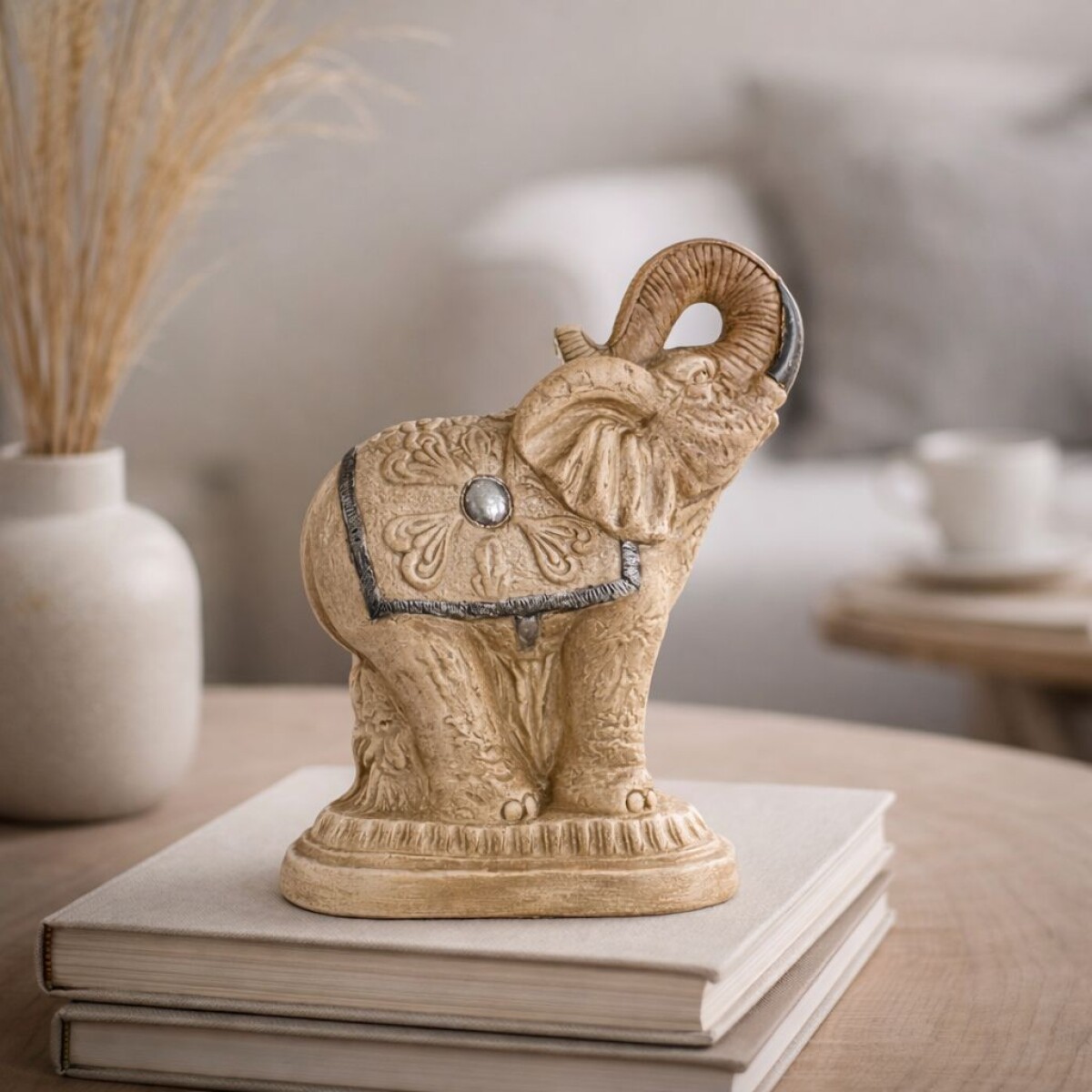 Elefante Labrado en Yeso y Marmolina con Detalles en Estaño 