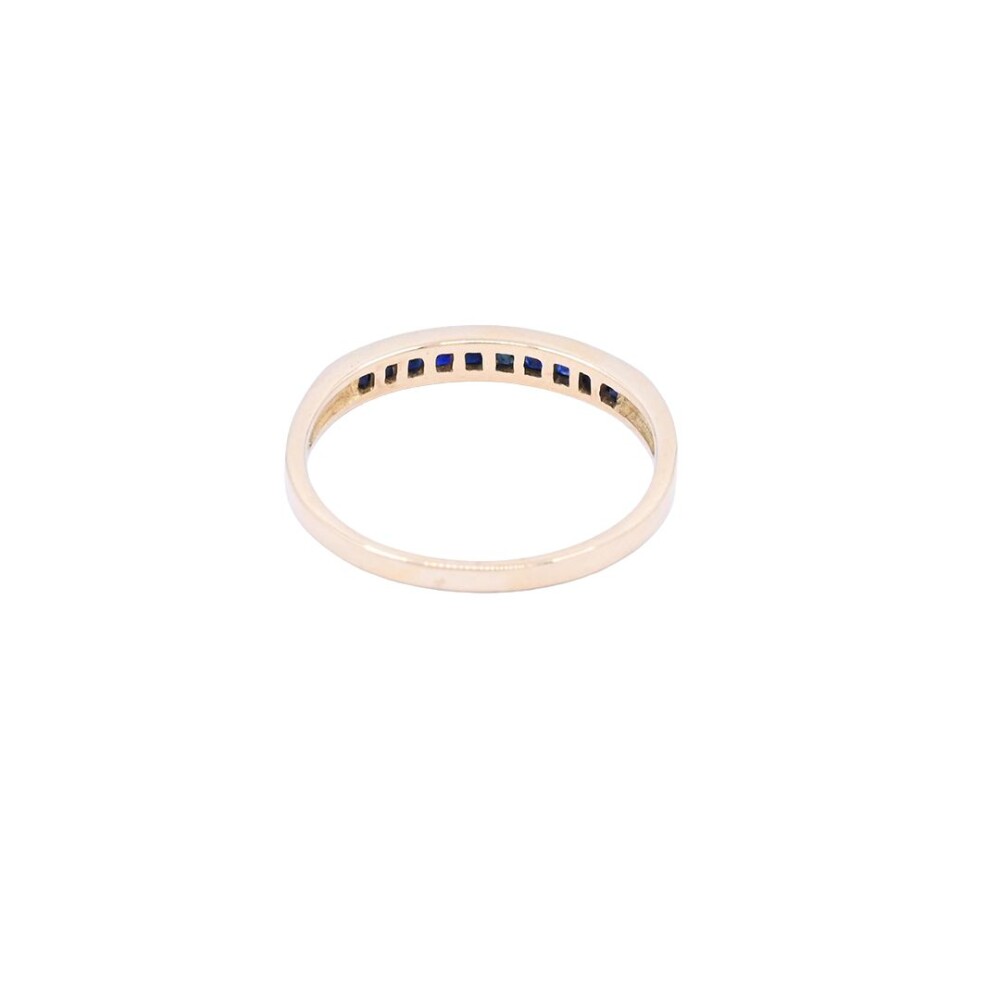 Anillo medio sin fin oro 18 k zafiros azules carré. Anillo medio sin fin oro 18 k zafiros azules carré.