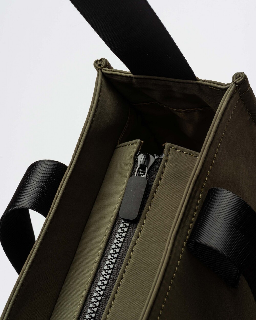 Cartera Al Hombro Light Nylon Negro Verde