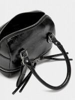 Bolso Tote Efecto Craquelado Con Colgante negro
