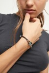 PULSERA FINA CON ALEACIÓN DE METALES BAÑADA EN PLATA DE LEY CON CUERO Y CRISTAL FACETADO VERDE Pulsera