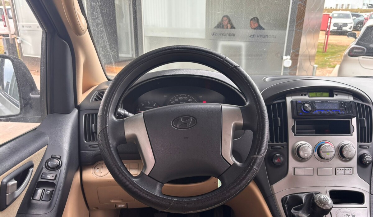Hyundai H1 12 Plz MiniBus GLS Diesel - 2014 Hyundai H1 12 Plz MiniBus GLS Diesel - 2014