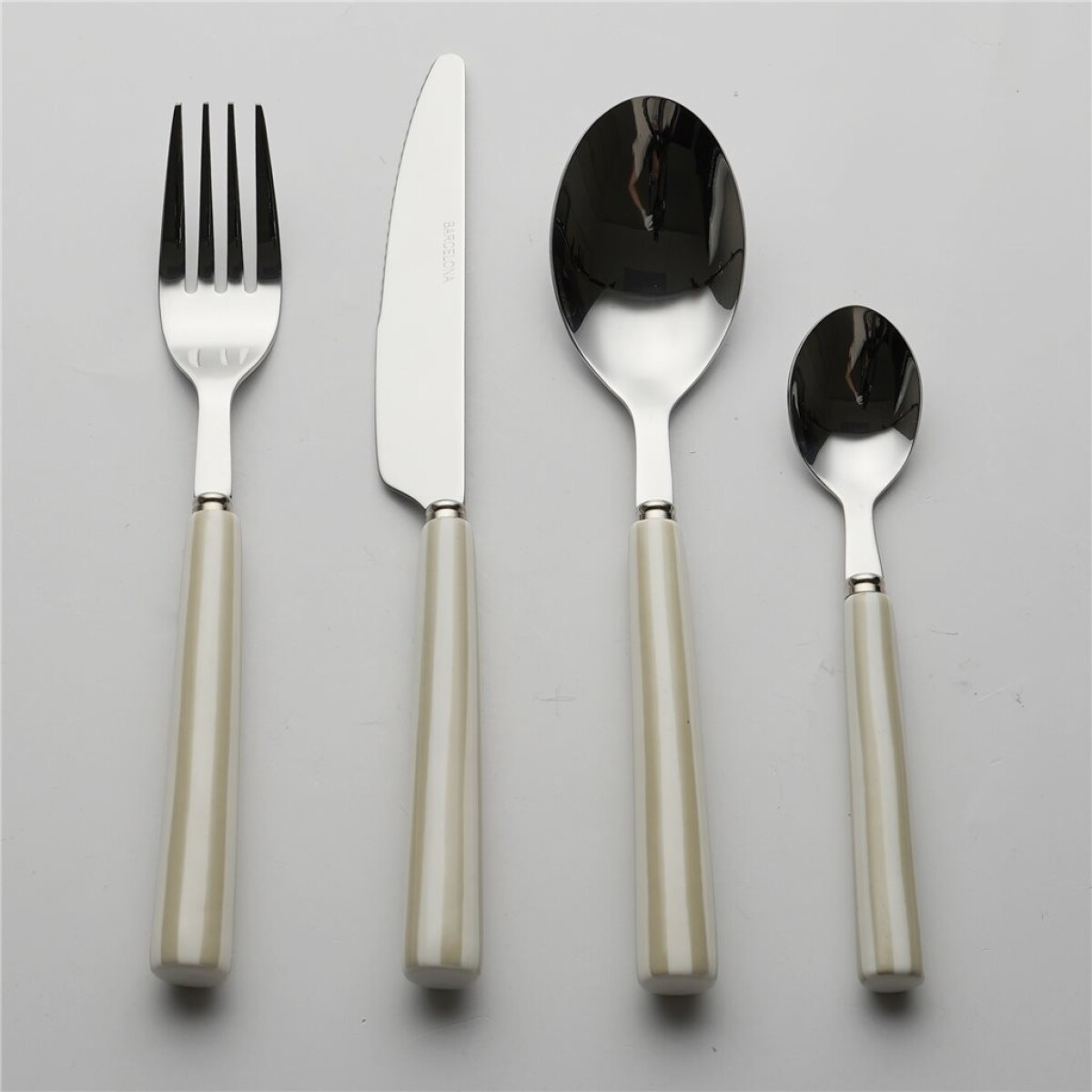 SET 24 PIEZAS CUBIERTOS MANGO RAYAS BEIGE "BARCELONA" 