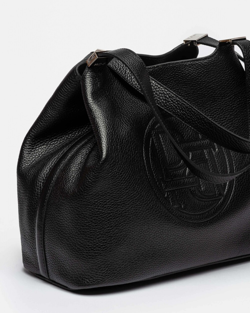 Bolso Eterial En Cuero Graneado Negro