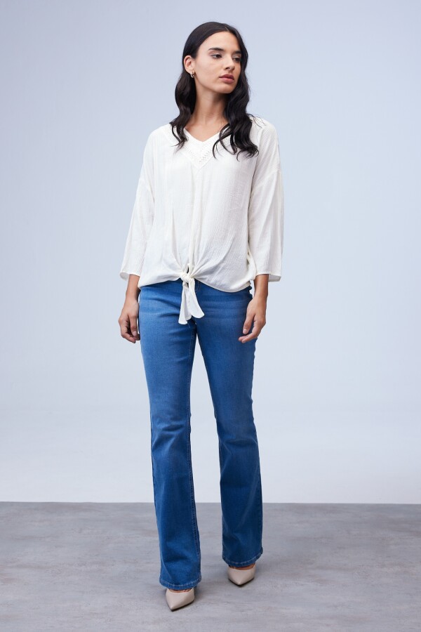Blusa Escote V Bordado CRUDO