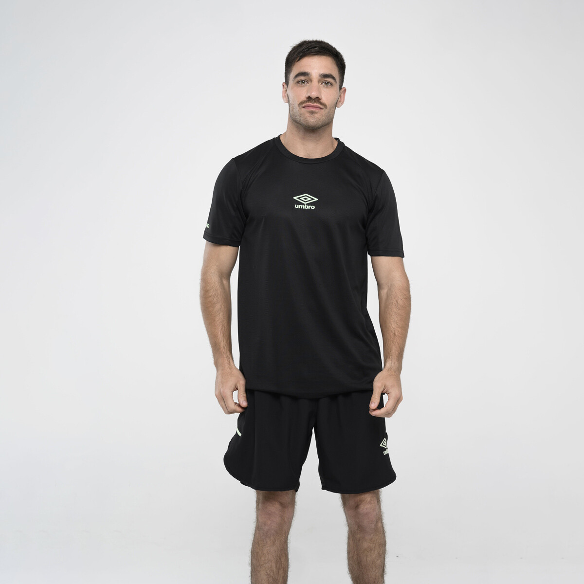 Remera Slitt Umbro Hombre - 02v 