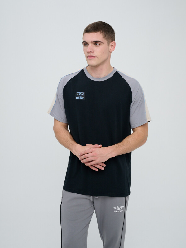 REMERA BORN Umbro Hombre 029