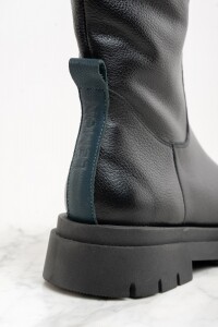 Bota Cuero Negro