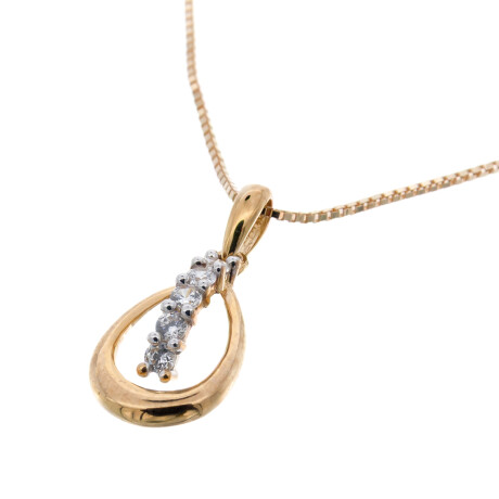 Conjunto de colgante y cadena de oro 9 ktes con circonias. Conjunto de colgante y cadena de oro 9 ktes con circonias.