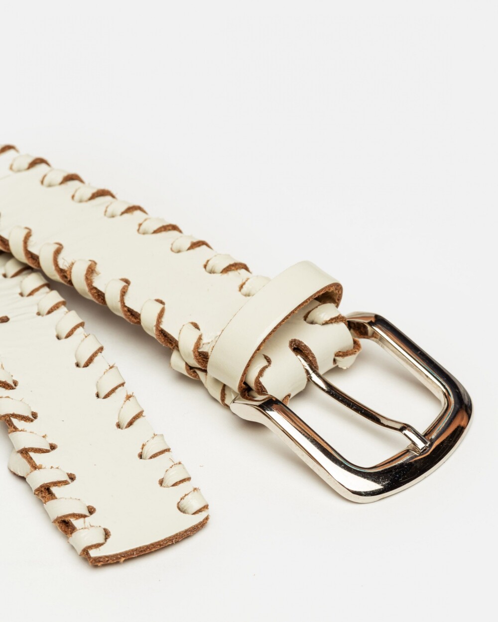 Cinturón The Braided en cuero charol arrugado Natural