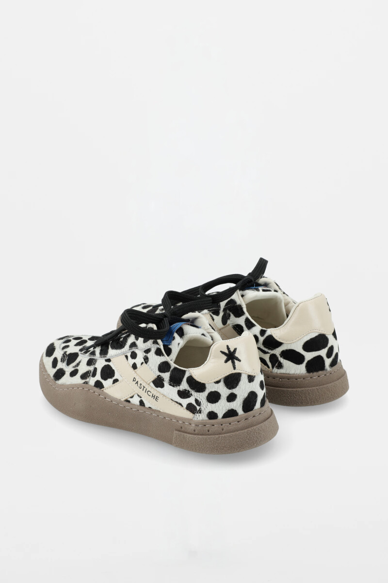 Sneaker Club 82 Dots