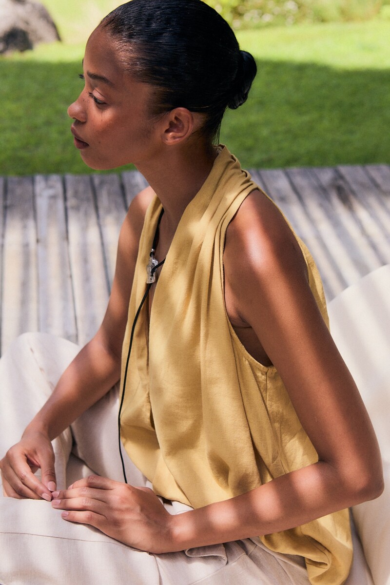 Blusa lino drapeada maiz