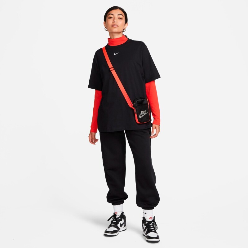 Remera Nike Sportswear Tee Essentials de Mujer Negro