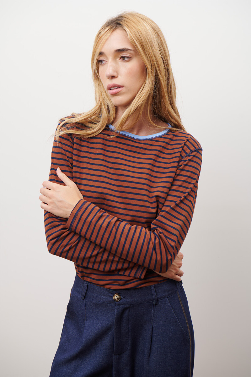 REMERA JAMIE CARAMELO