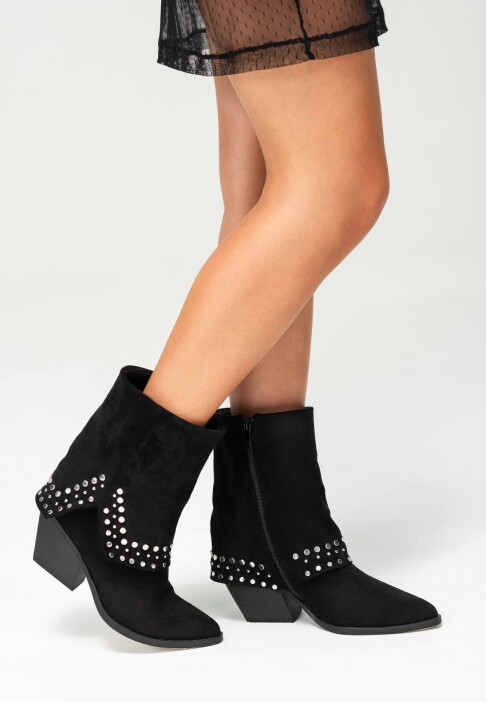 BOTA CORTA TACHA NEGRO