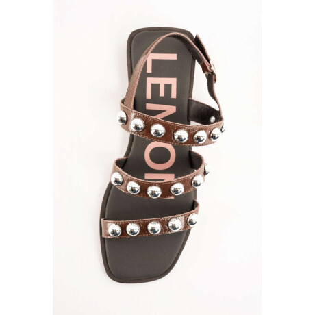Sandalia De Tiras Con Tachas Chocolate
