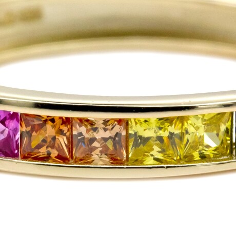 Par de aros de plata 925 con baño de oro amarillo y circonias. Par de aros de plata 925 con baño de oro amarillo y circonias.