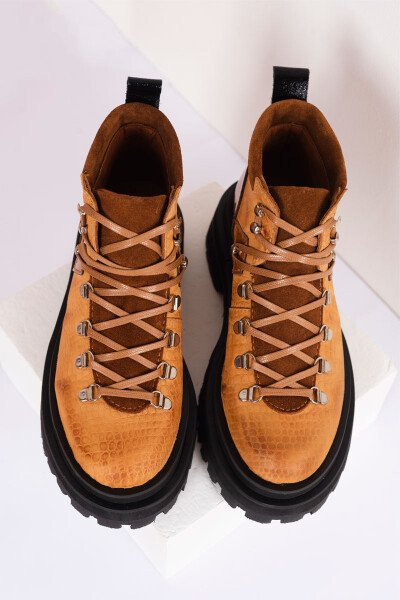 Bota Track Camel