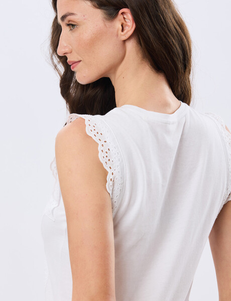 REMERA DE ALGODÓN CON BRODERIE Blanco