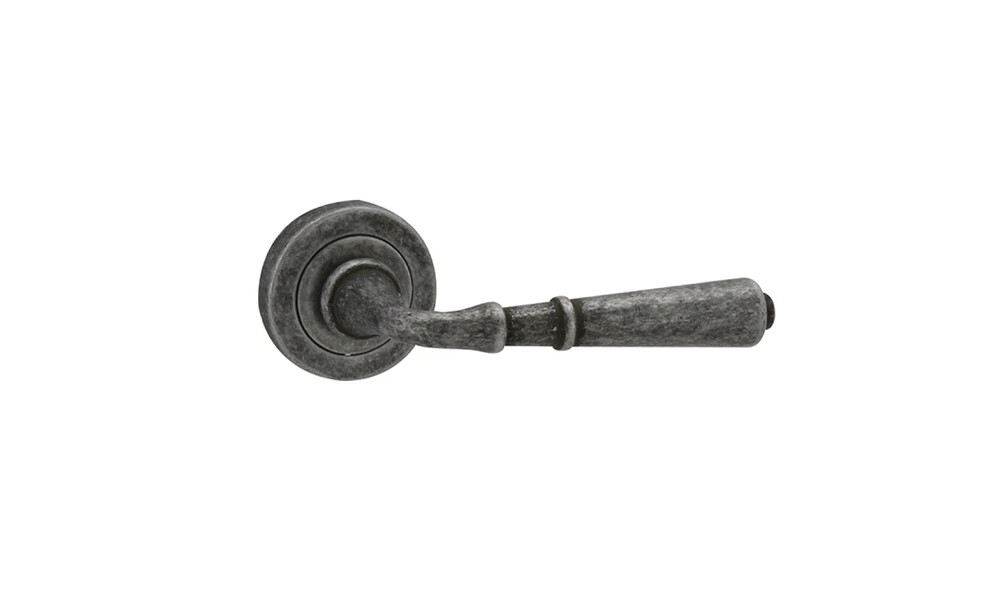 Manija para puerta rústica R-508 plata vieja Manija Para Puerta Rústica R-508 Plata Vieja