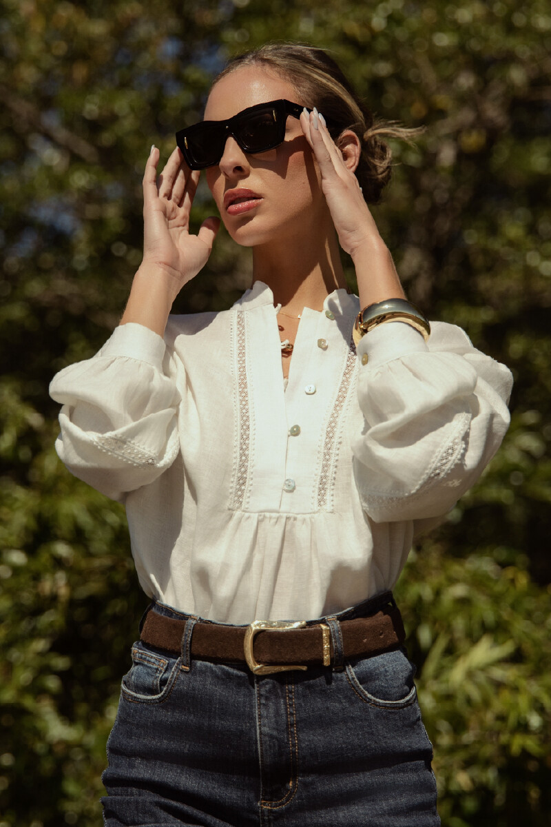 BLUSA M/L CUELLO MAO CON APLIQUES - Blanco 