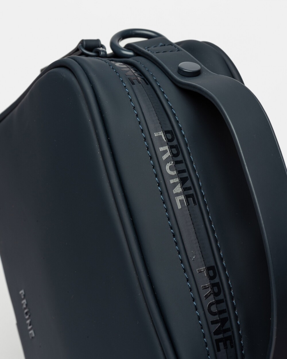 Mini Bag Rubber en Efecto Rubber Matte Azul