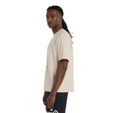 Remera New Balance Hoops Player Beige