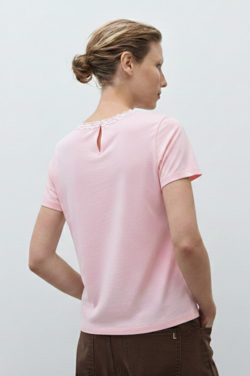Remera frente broderie rosa