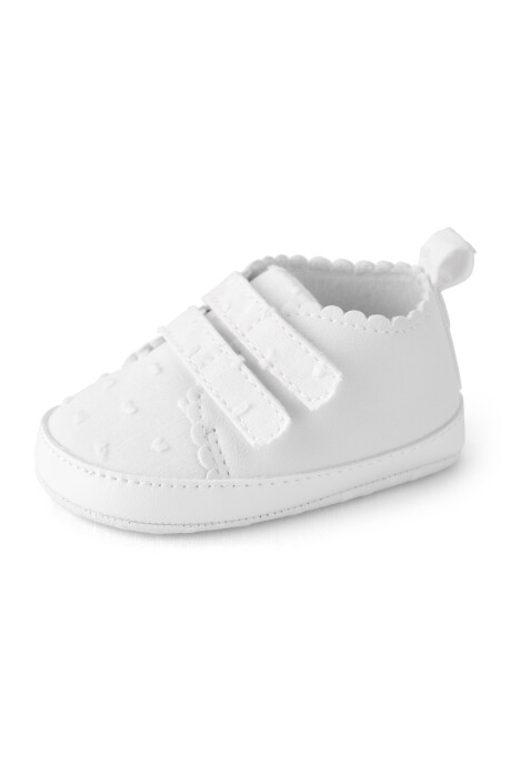 Zapatitos blancos, con velcro, bordes festoneados y lunares bordados Sin color