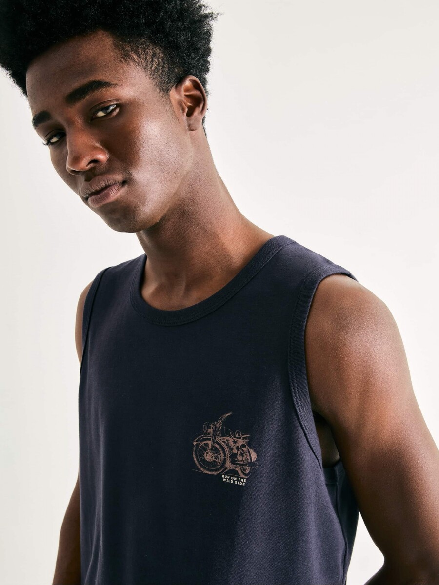 MUSCULOSA CON ESTAMPA - AZUL 