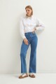 Camisa con cuello bordado blanco