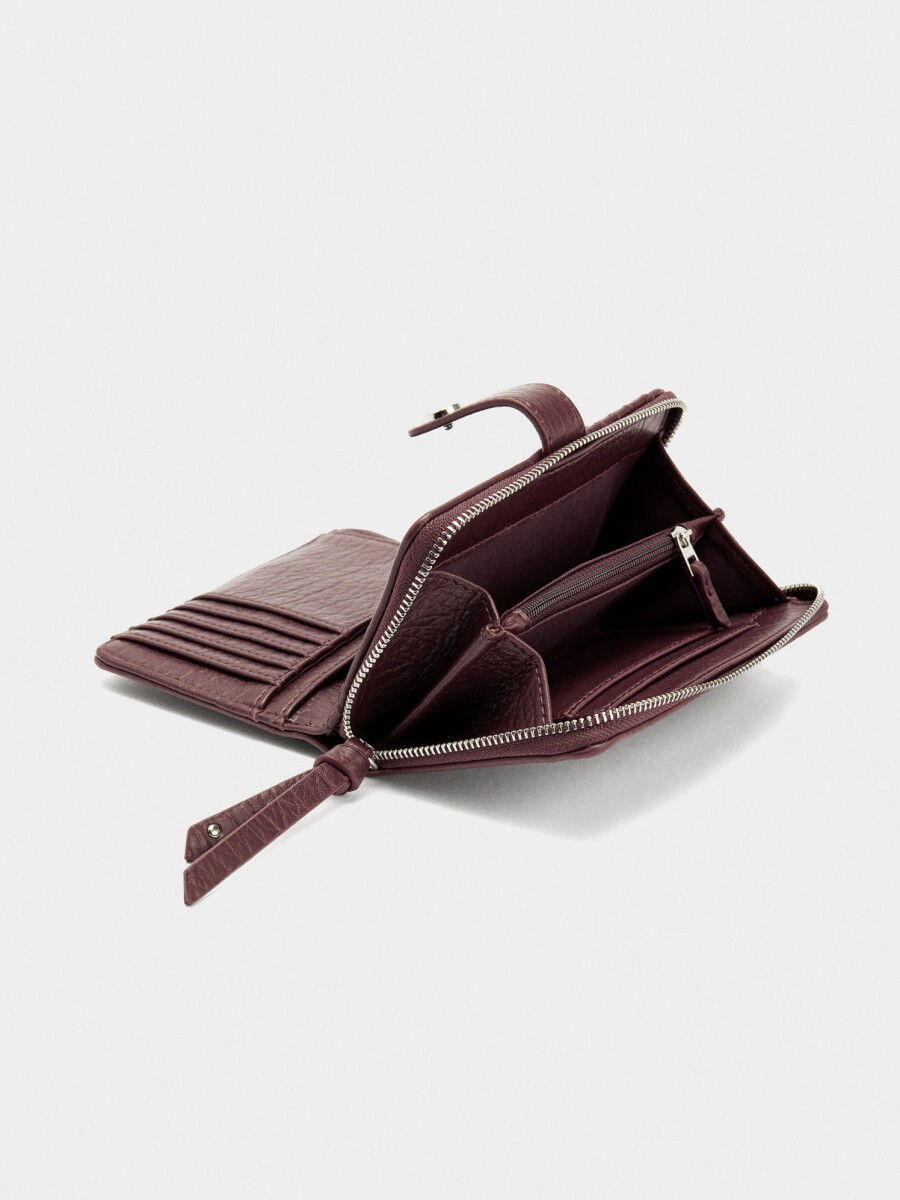 Cartera Con Textura burdeos