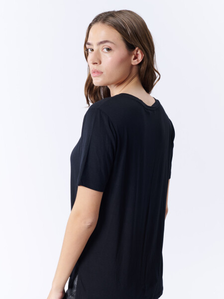 Remera Manga Corta Escote Negra