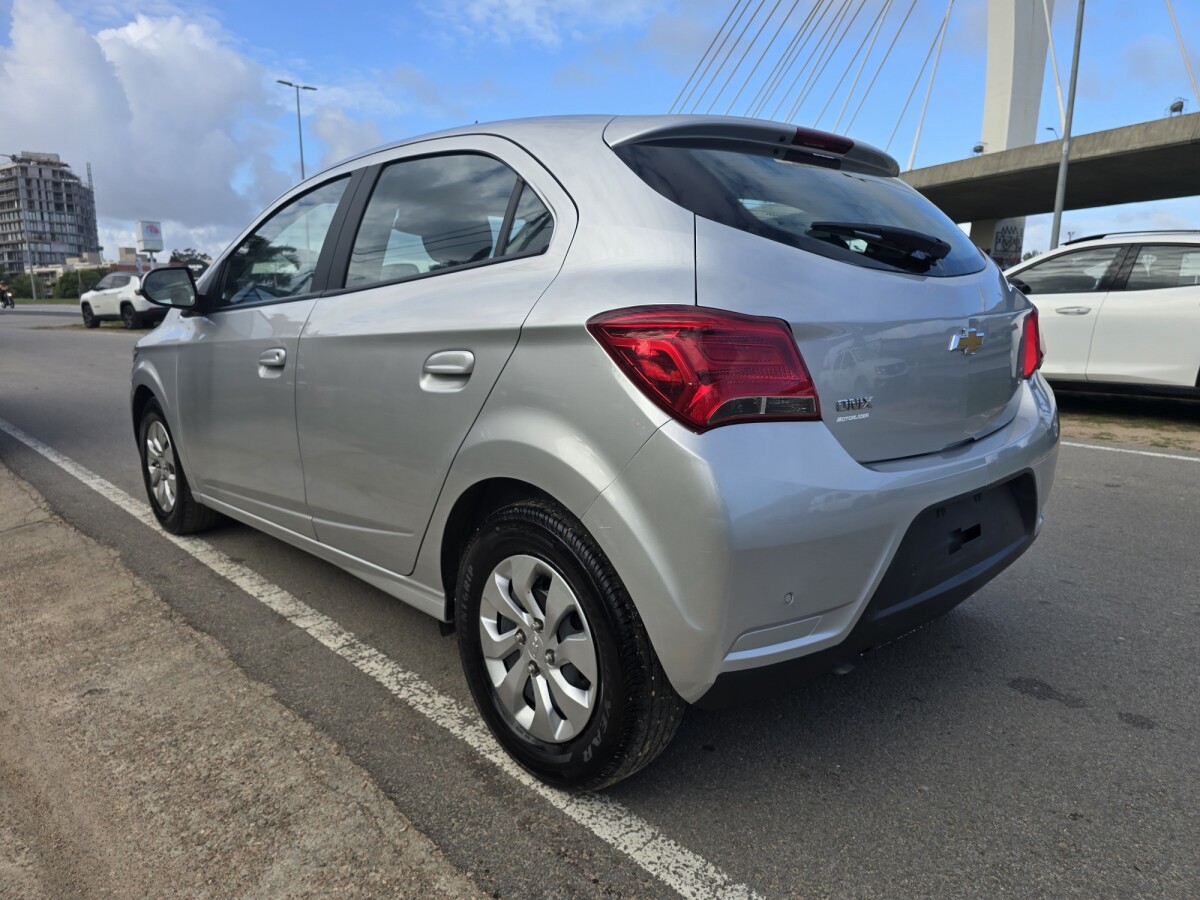 Chevrolet Onix LT 1.0 EXCELENTE ESTADO! | Permuta / Financia Chevrolet Onix LT 1.0 EXCELENTE ESTADO! | Permuta / Financia