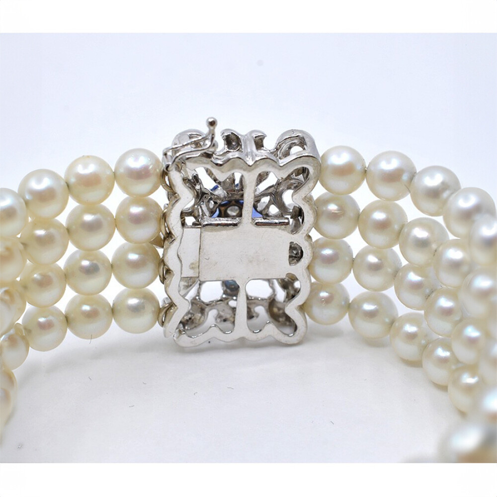 Pulsera 4 Hilos De Perlas 5 A 5.5 Mm, Con Importante Broche En Oro 18 K Zafiros Y Brillantes Pulsera 4 Hilos De Perlas 5 A 5.5 Mm, Con Importante Broche En Oro 18 K Zafiros Y Brillantes
