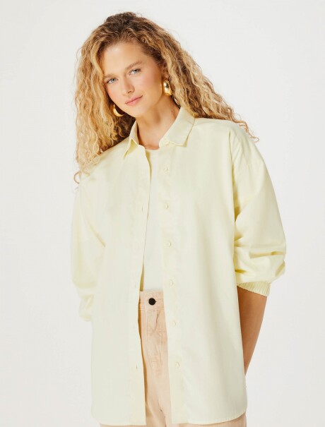 CAMISA MODELO OVERSIZE AMARILLO