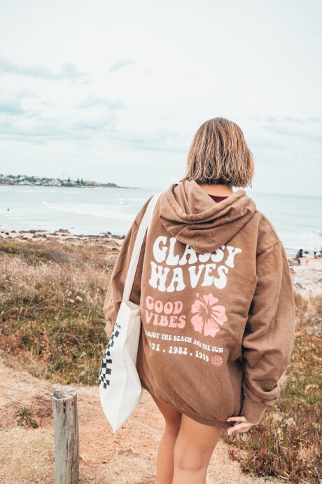 HOODIE GOOD VIBES / Marrón U