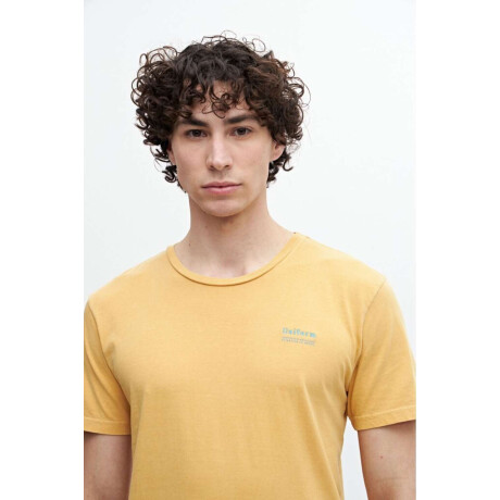 Remera básica Eric Mostaza
