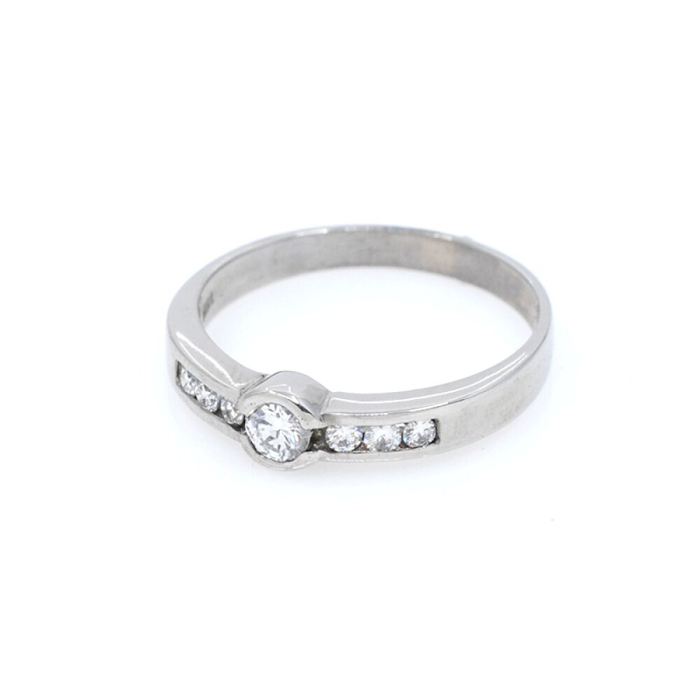 Anillo en oro 18k blanco y brillantes Anillo en oro 18k blanco y brillantes