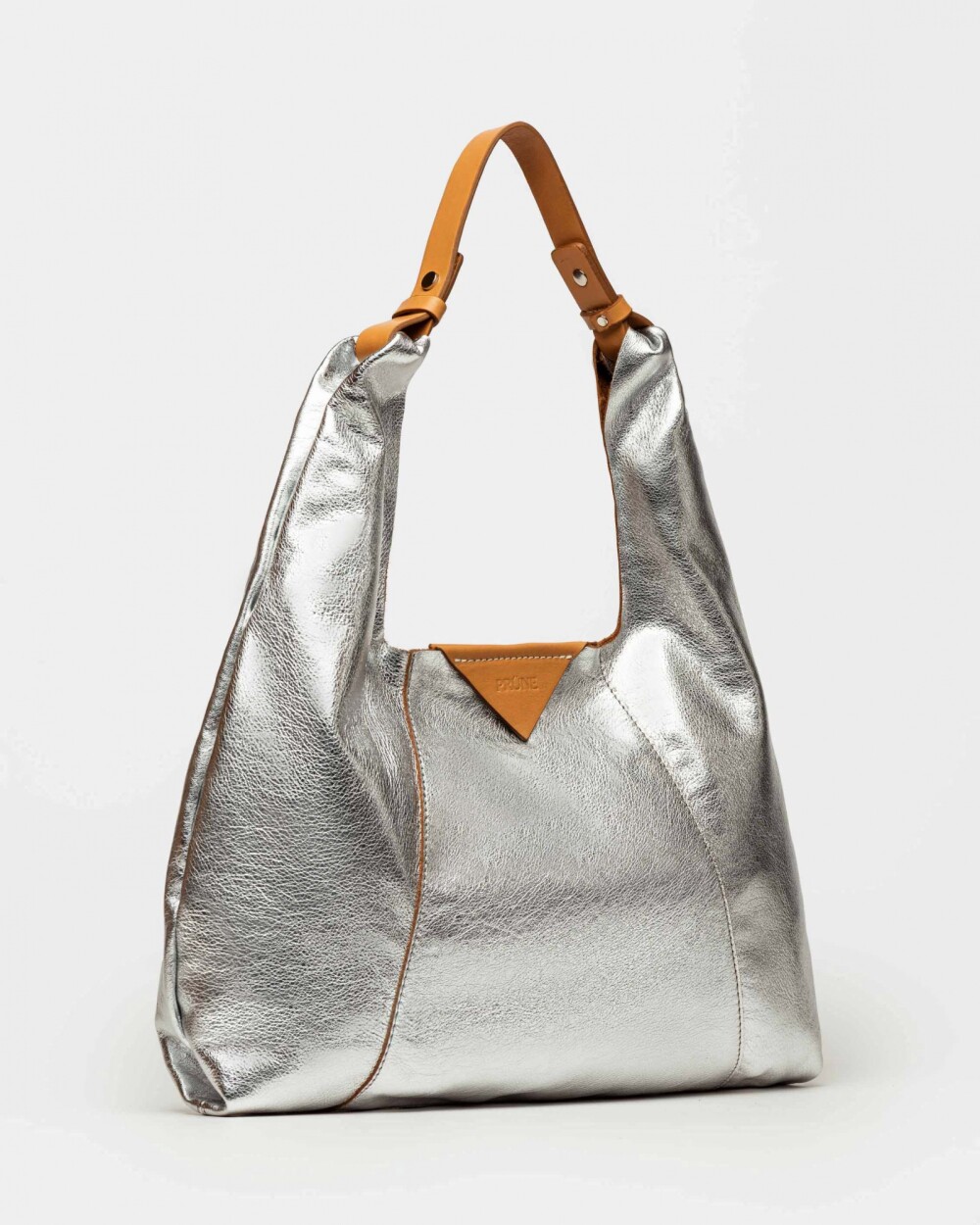 Cartera al hombro The Shopping en cuero graneado metalizado Grafito