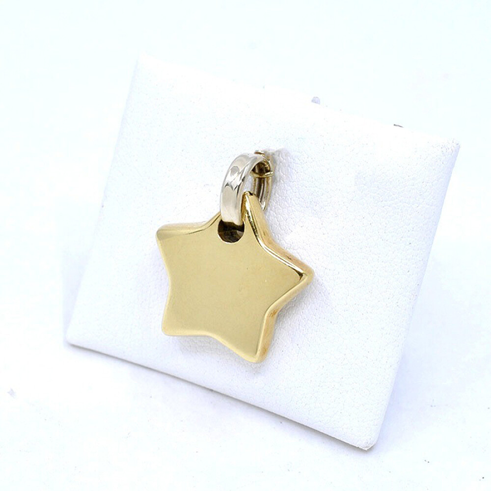 Dije en Oro 18 K Forma De Estrella Dije en Oro 18 K Forma De Estrella
