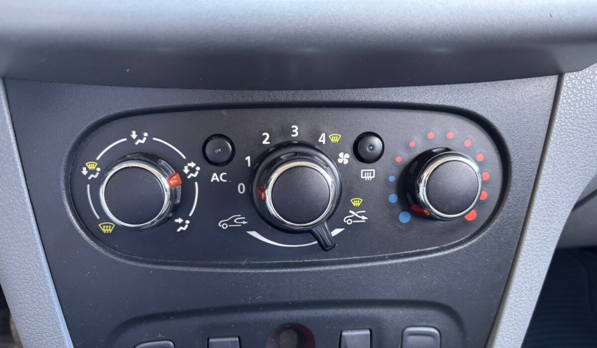 Renault Logan Expression - 2014 Renault Logan Expression - 2014