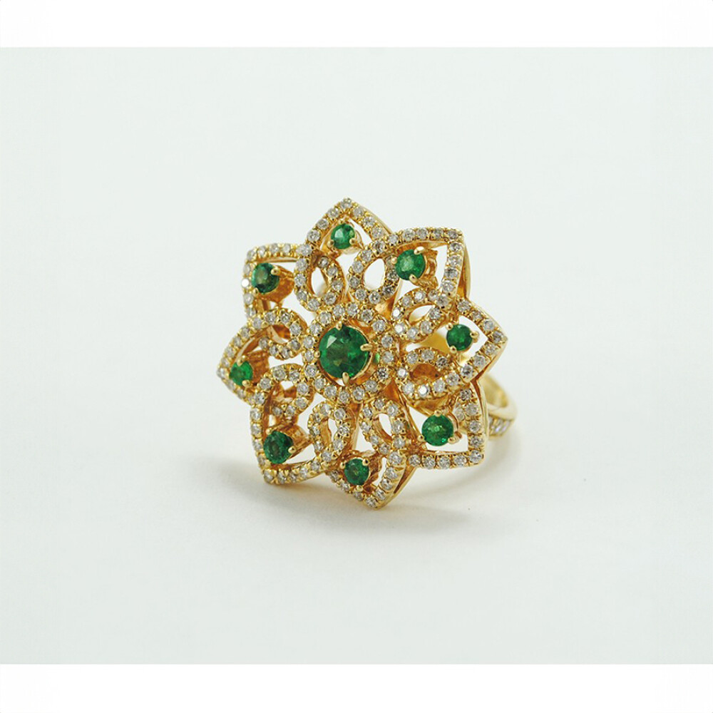 Anillo Moderno, Oro Amarillo 18K , Diamantes Y Esmeralda. Anillo Moderno, Oro Amarillo 18K , Diamantes Y Esmeralda.