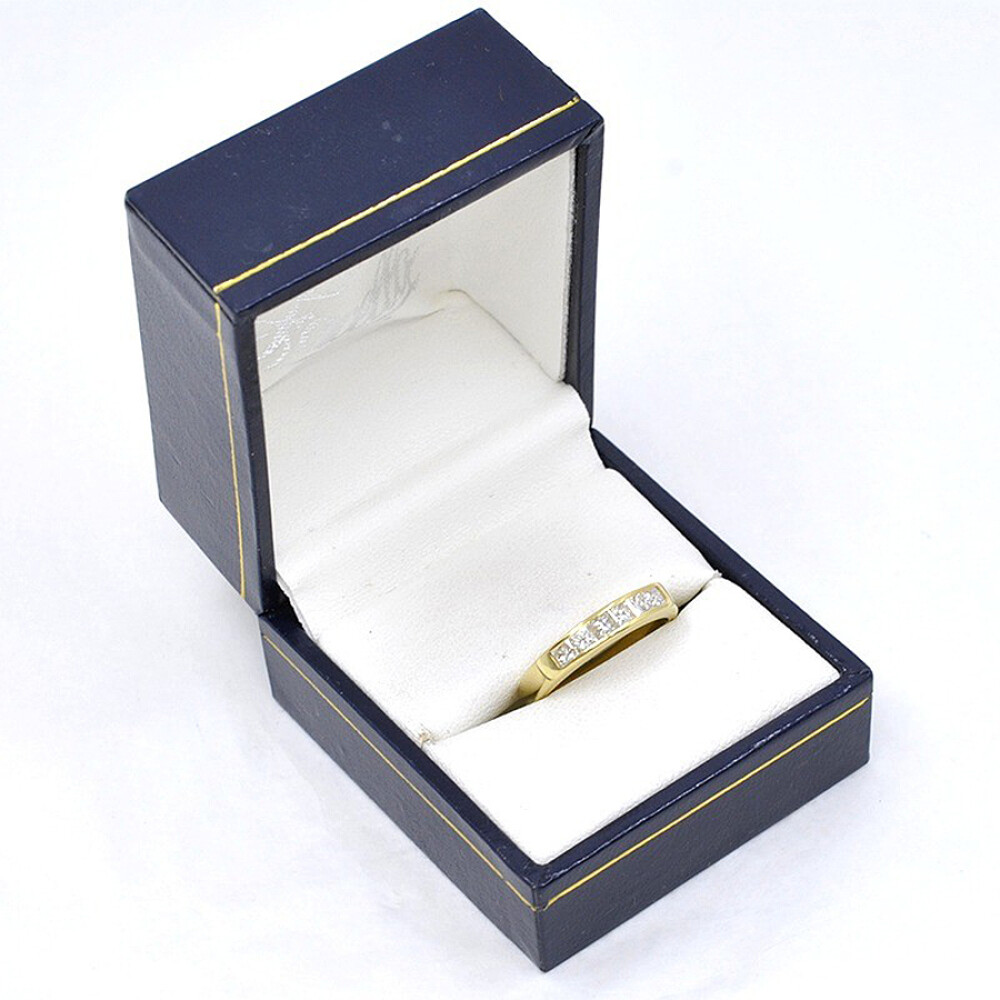 Anillo En Oro 18 Con Brillantes Corte Princesa Anillo En Oro 18 Con Brillantes Corte Princesa