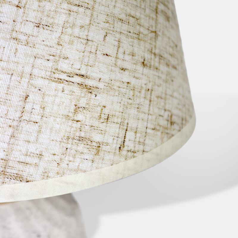 LAMPARA BEIGE C/BASE CERAMICA BLANCA P/MESA Unica