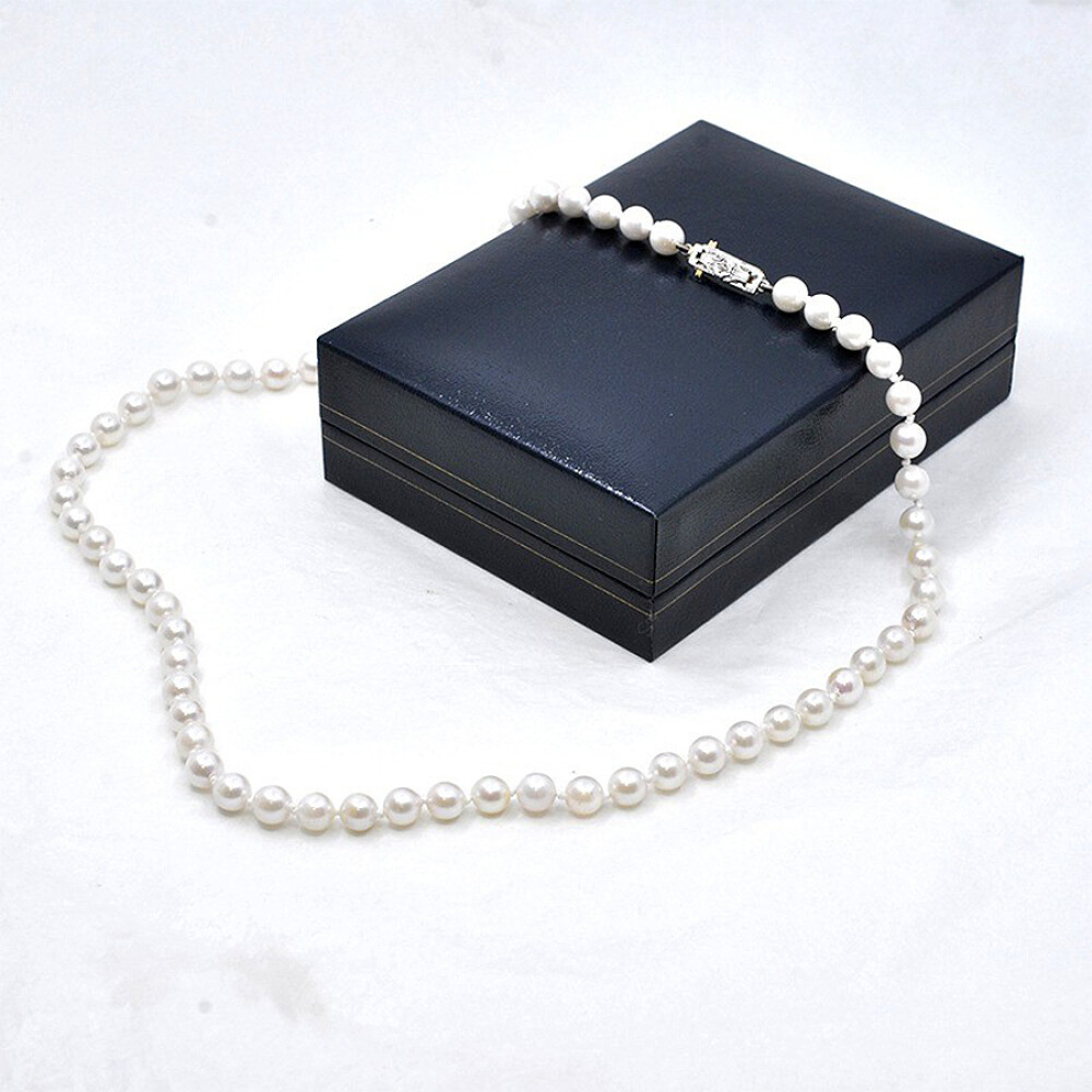 Collar De Perlas De 6.5 Mm Con Broche en Oro 18 K Y Diamante Collar De Perlas De 6.5 Mm Con Broche en Oro 18 K Y Diamante