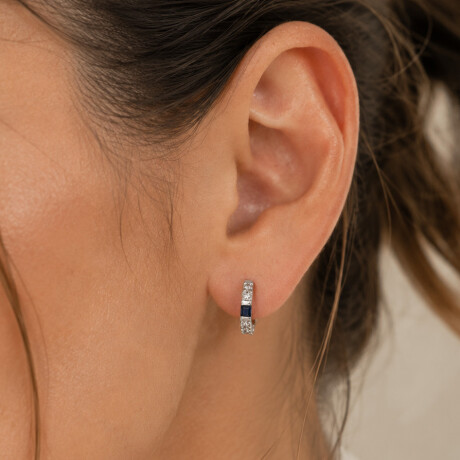 Aros Mila en Oro Blanco 18k con Brillantes y Zafiros Aros Mila en Oro Blanco 18k con Brillantes y Zafiros