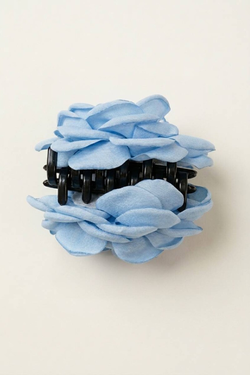 Broche flor tela celeste